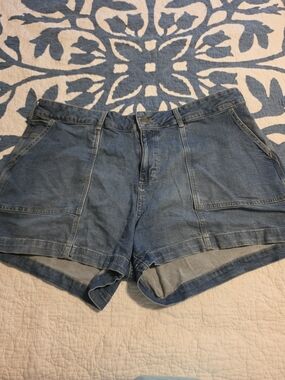 Lee Women's Mid-Blue Denim Utility Shorts